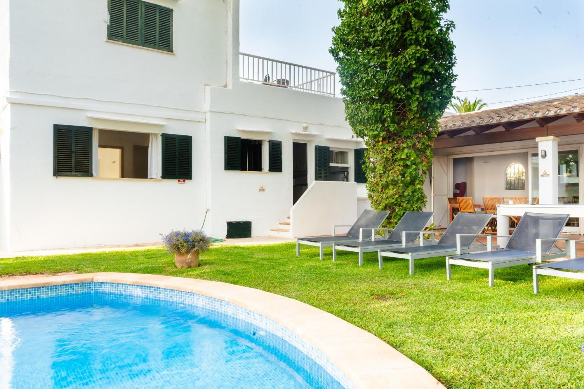 Ferrer In The Centre Of Cala Dor Ferienhaus